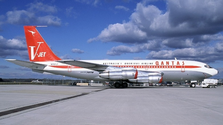 John Travolta's Boeing 737-300 on a tarmac
