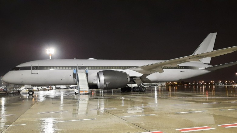 Roman Abramovich's Boeing 787-8 on a tarmac