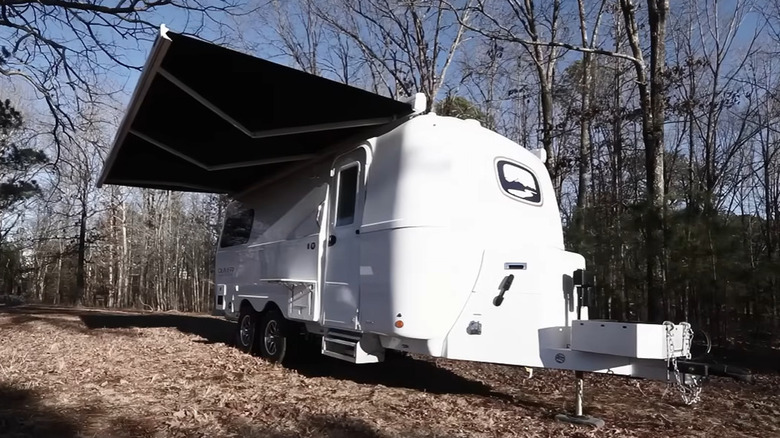 Oliver Oliver Legacy Elite II Platinum with awning extending out