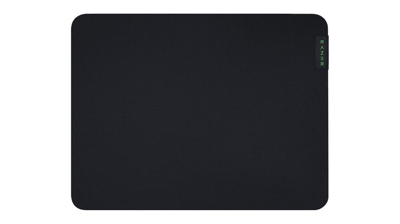 Razer Gigantus mouse pad on display