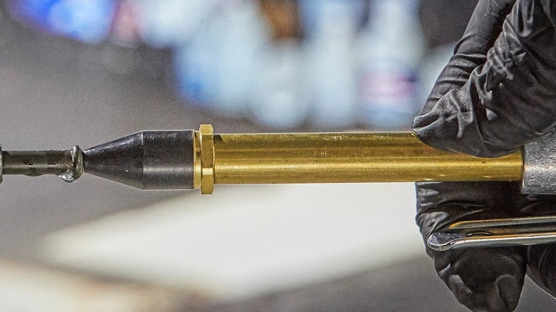 air blow gun clearing fluid line