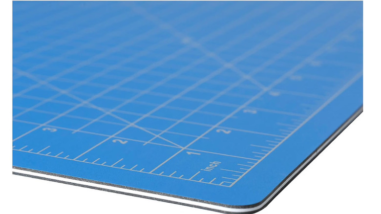 Focus on the Dahle self-healing cutting mat