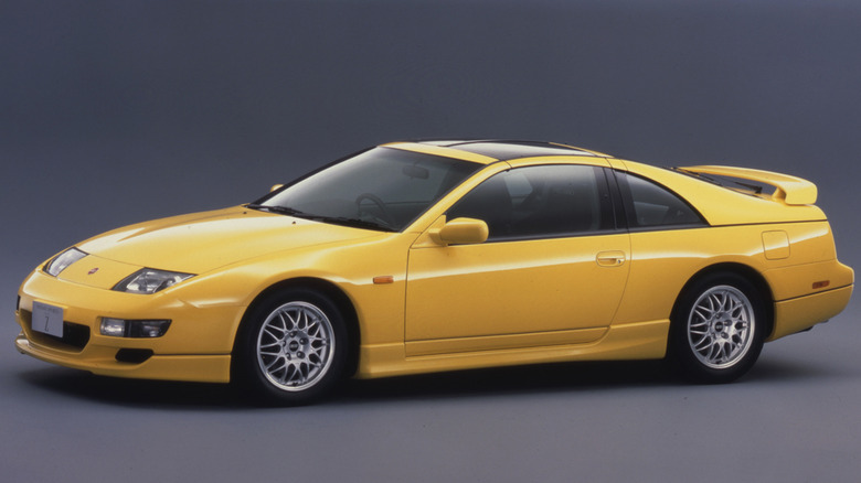 Nissan 300ZX Z32 in yellow