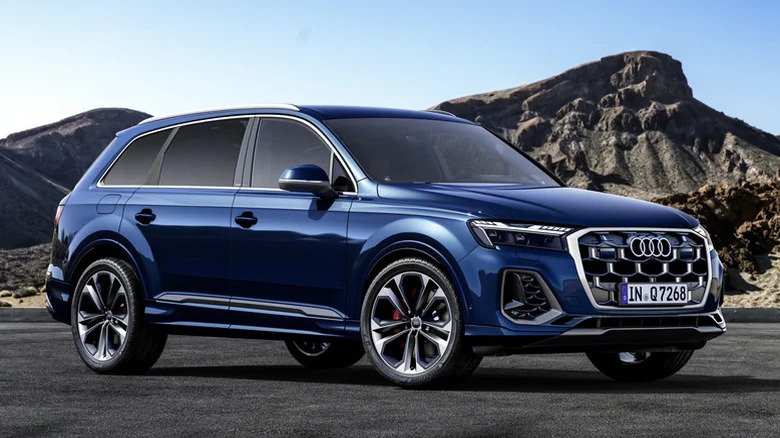 2025 Audi Q7 with mountain background