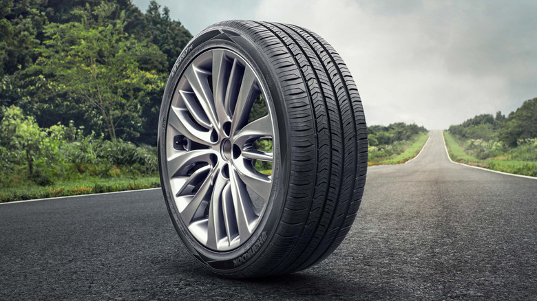 Hankook Kinergy PT on road