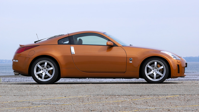 Orange Nissan 350z in profile