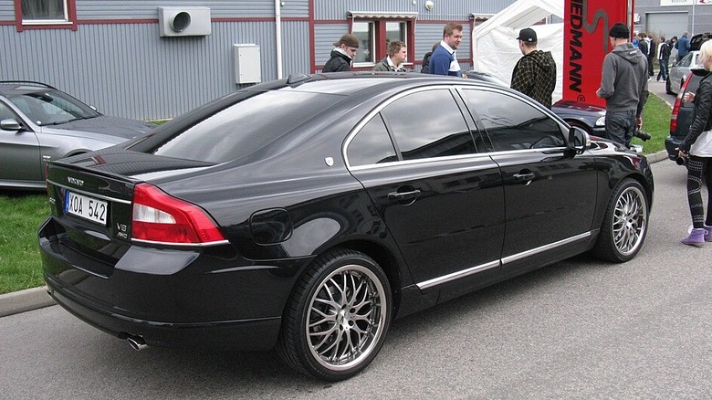 Black Volvo S80 V8 rear three quarter view parked on side of road.