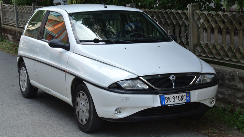 Lancia Ypsilon with Italian licence plate