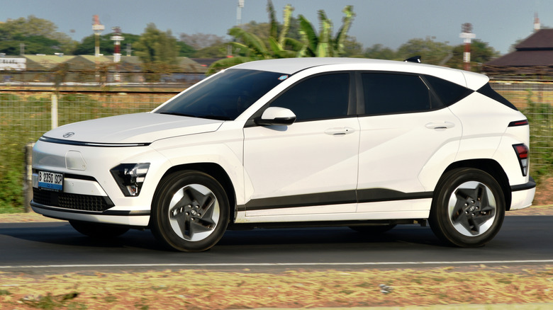 Side shot of a white Hyundai Kona EV