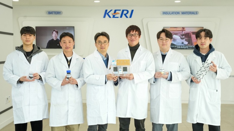 Scientists at Keri holding lithium-sulfur battery prototype