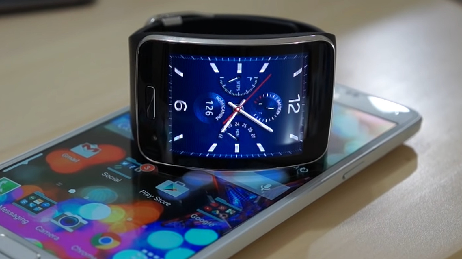 نگاهی به Samsung Galaxy Gear S: چه چیزی آن را منحصر به فرد کرد؟