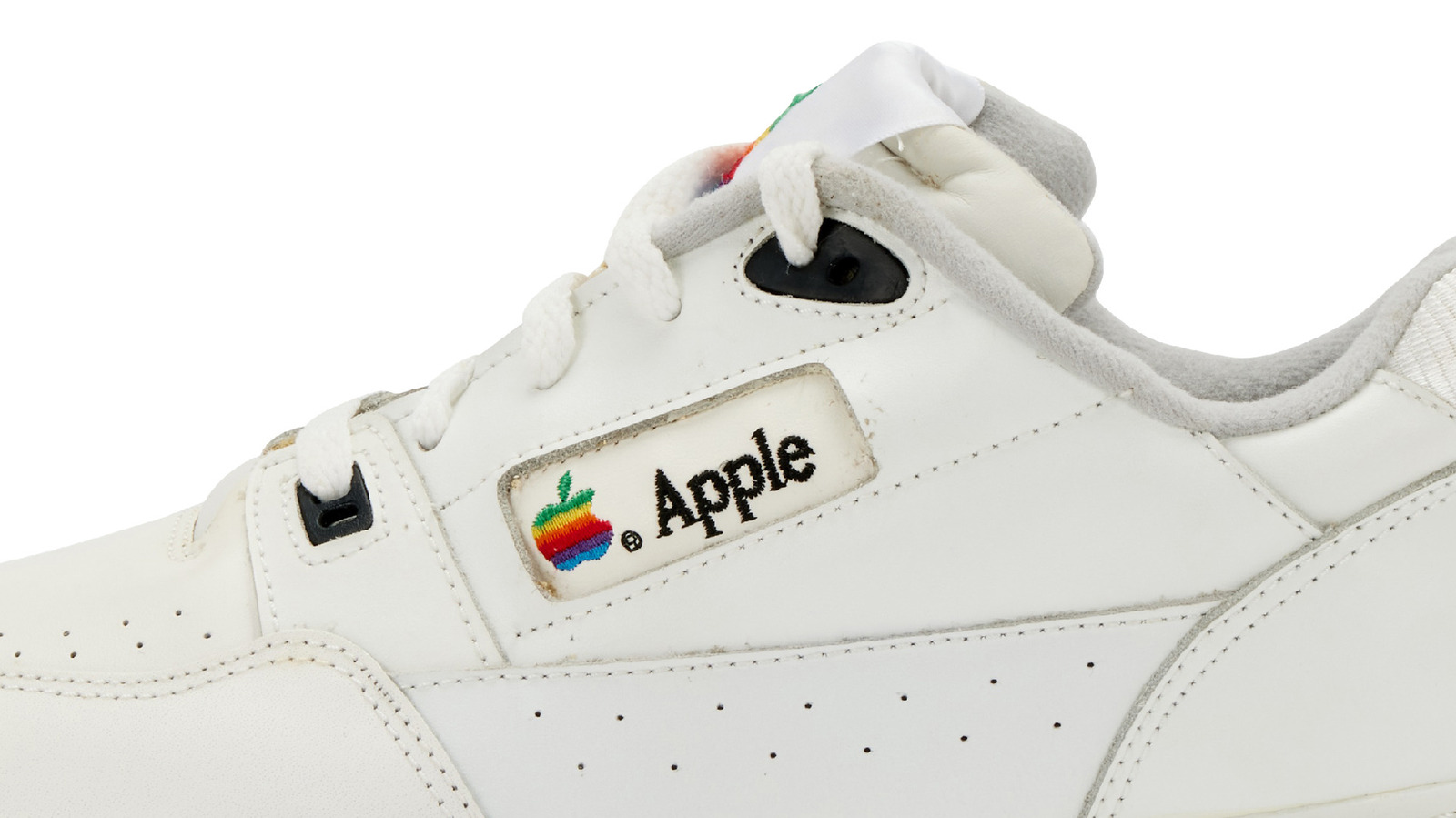 A Pair Of Rare Apple Sneakers Are Up For Sale, And They Cost Way More Than You’d Think – SlashGear