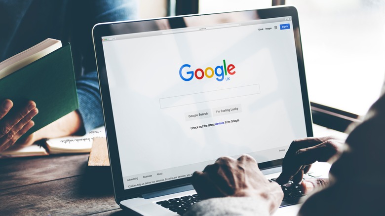 Person using Google search