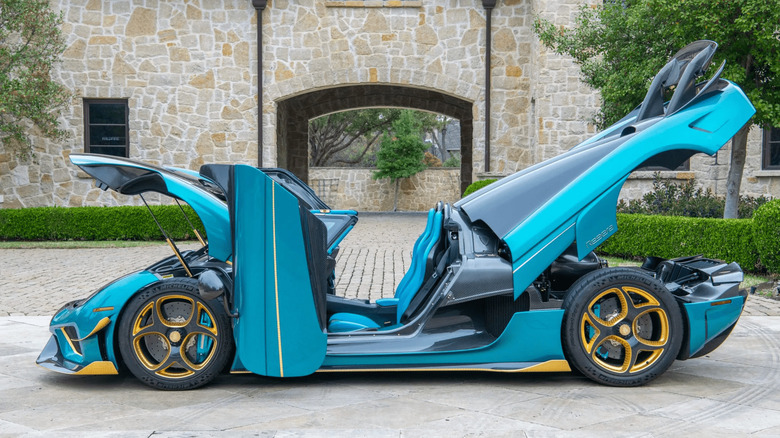 2021 Koenigsegg Regera doors hood open