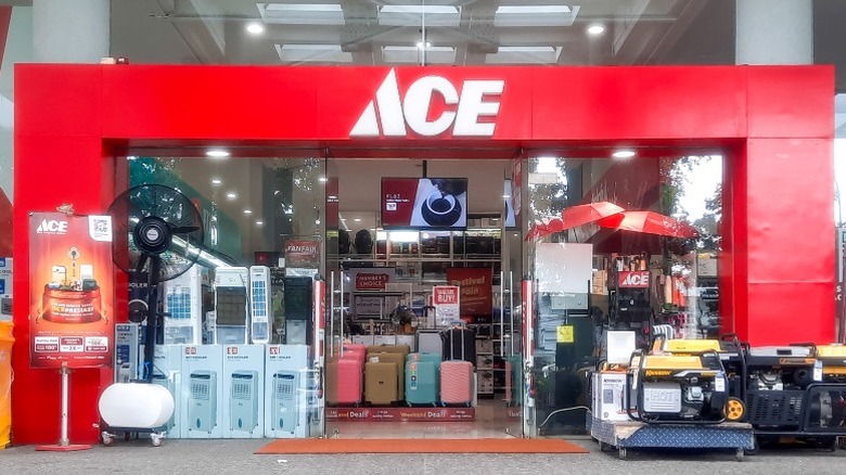 an ace hardware location from outside
