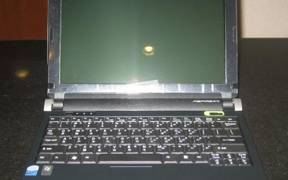 10-inch_acer_aspire_one_unboxed