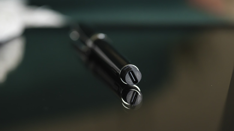Adonit Star stylus charging port