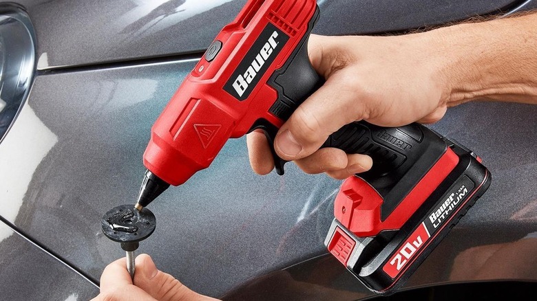 Glue gun in use