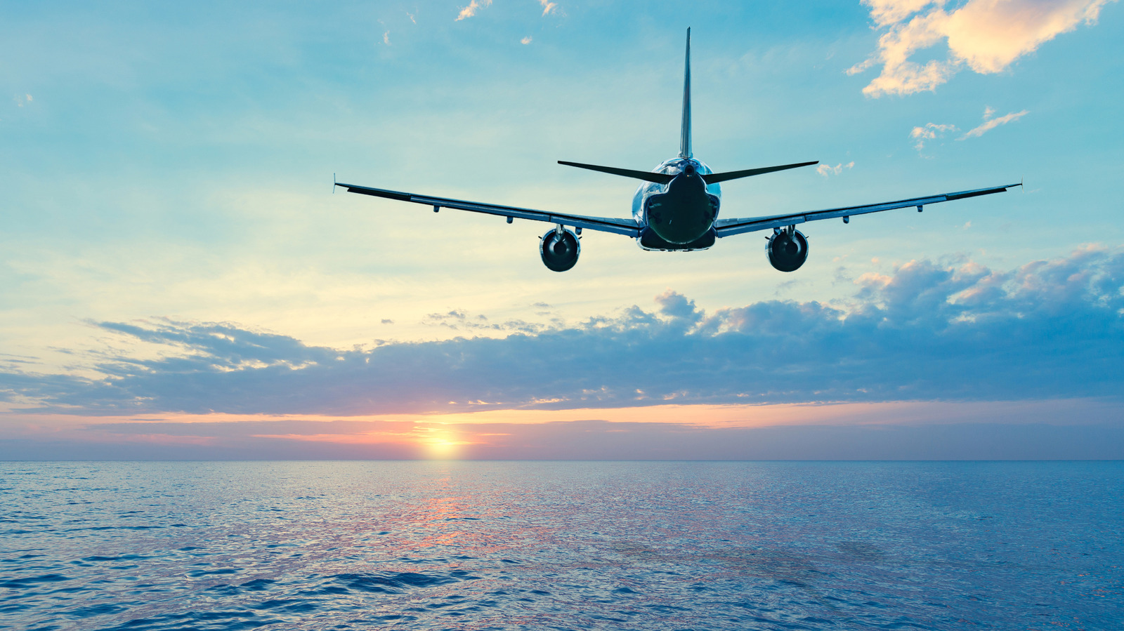 Distorted Flight Yes, Planes Do Fly Over The Pacific Ocean - Here's Why Their Flight ...