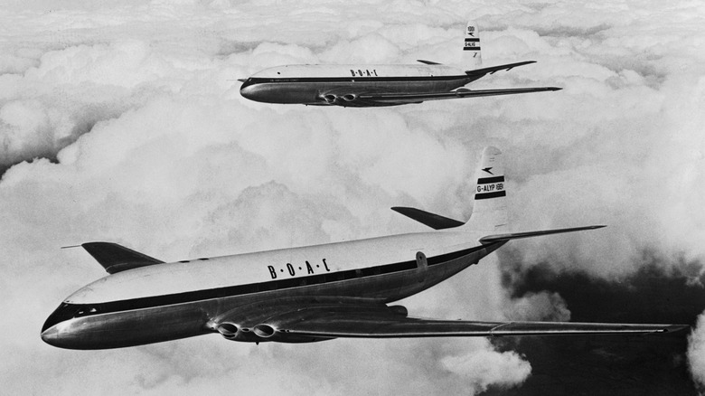 De Havilland DH.106 Comets flying