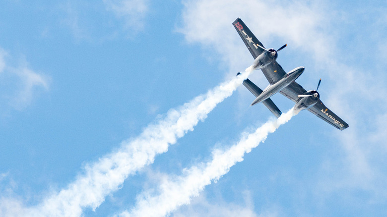 F7F Tigercat leaving vapor trails