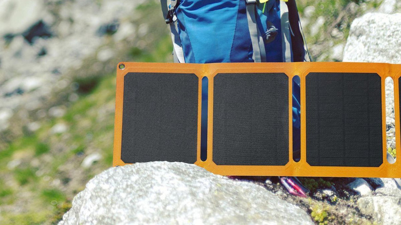 Foldable Thunderbolt solar panel 