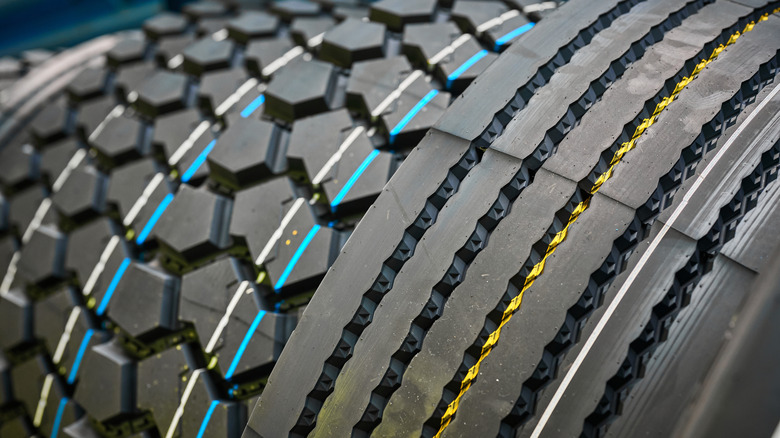 different types of tires with different threads