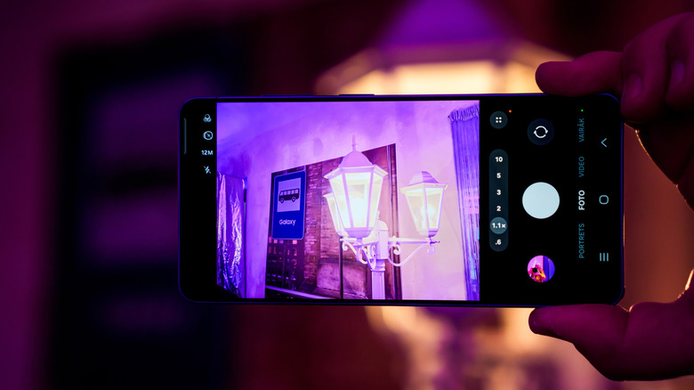 An Android phone zooming on camera