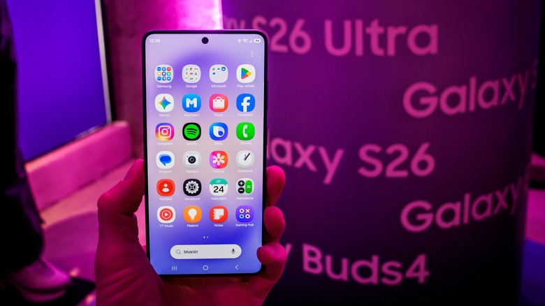 A bunch of apps on the Android home screen