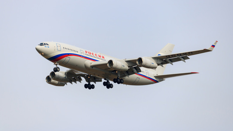 Il-96-300PU coming in for landing.