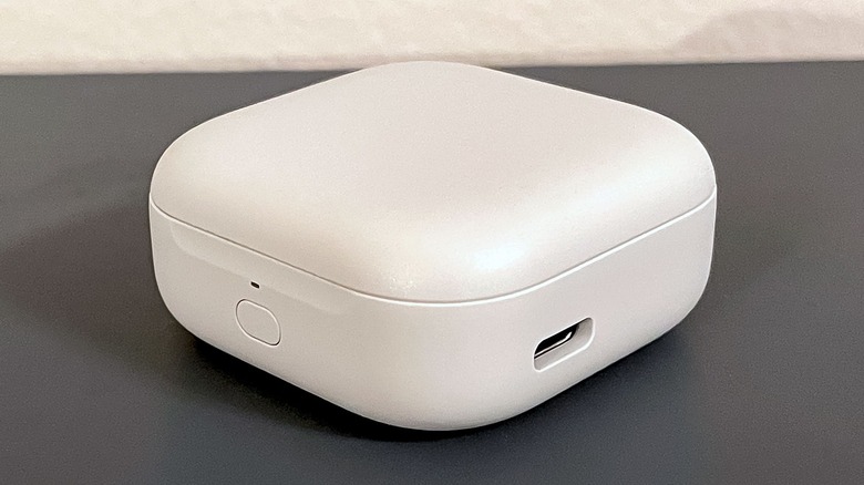 Echo Buds 2023 charging case (closed)