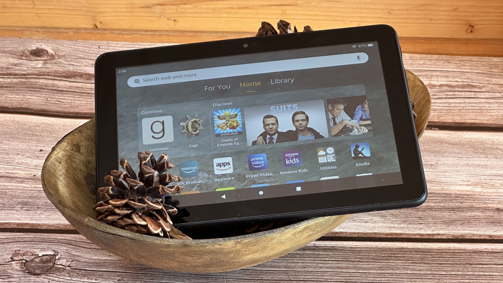 amazon-fire-hd-8-2022-review-stuck-in-the-middle-slashgear