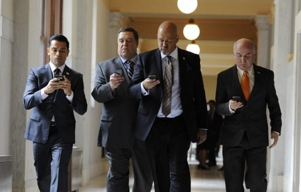 Amazon Renews Alpha House In Original Show Splurge SlashGear