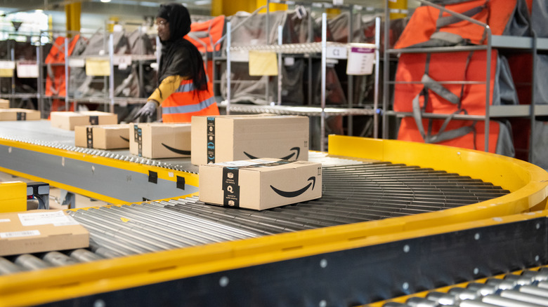 Amazon warehouse conveyor 
