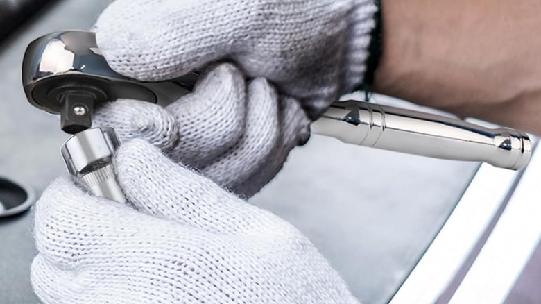 An Amazon Basics ratchet from a socket set.