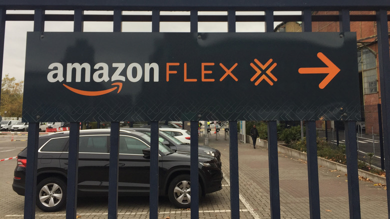 amazon flex fence parking lot