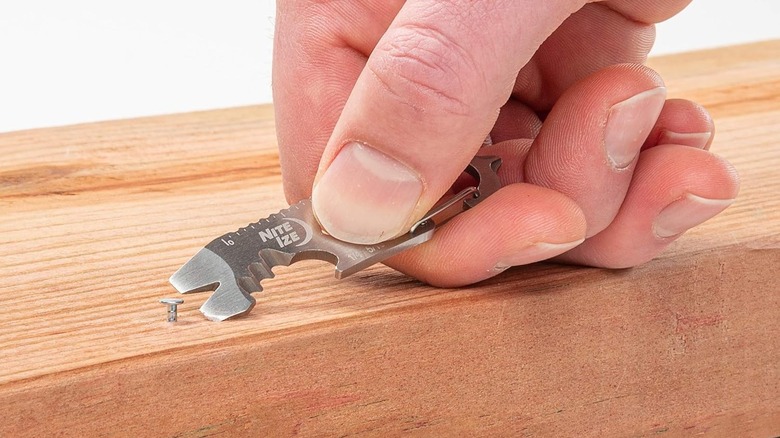 The Nite IZE DoohicKey Plus removing a nail