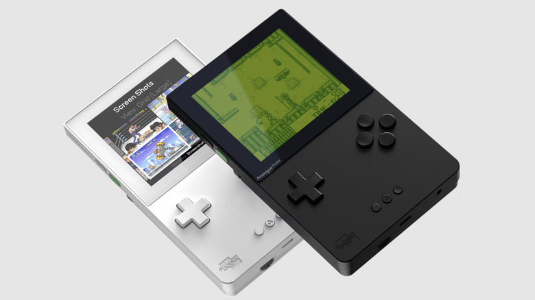 Analogue Pocket in black and white