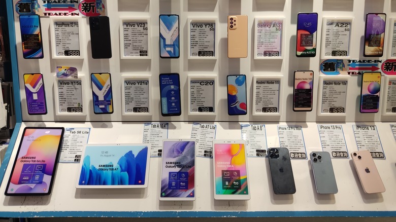 Apple iPhones and various Android phones for sale in Hong Kong