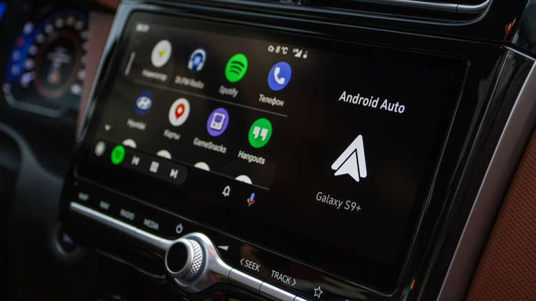 Android Auto on dash screen