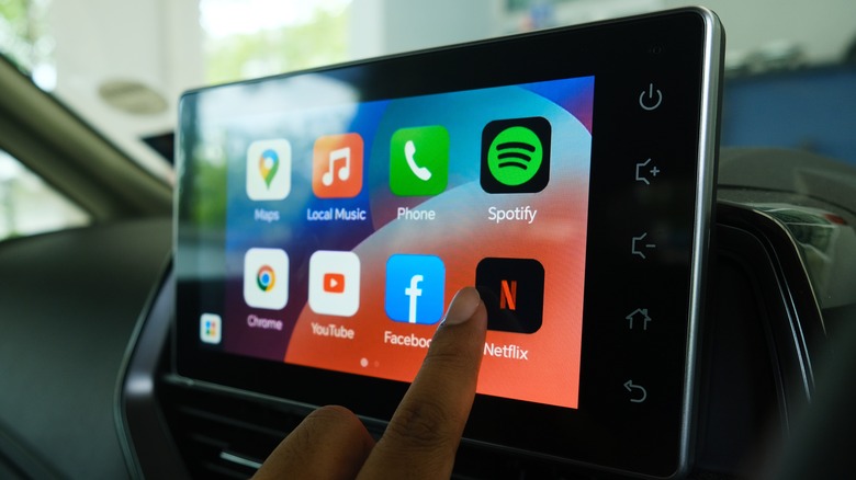 Android Auto interface showcasing several apps