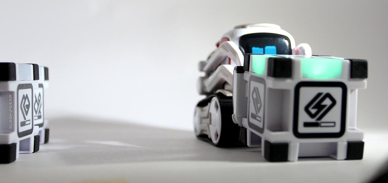 Anki Cozmo  Play Smarter 