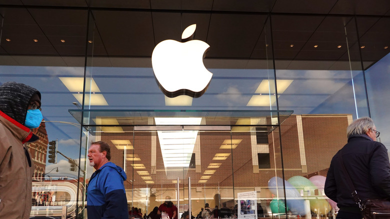 View outside Apple Store