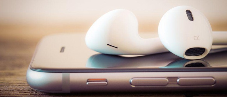 Apple 'AirPods' wireless headphones get trademark filing
