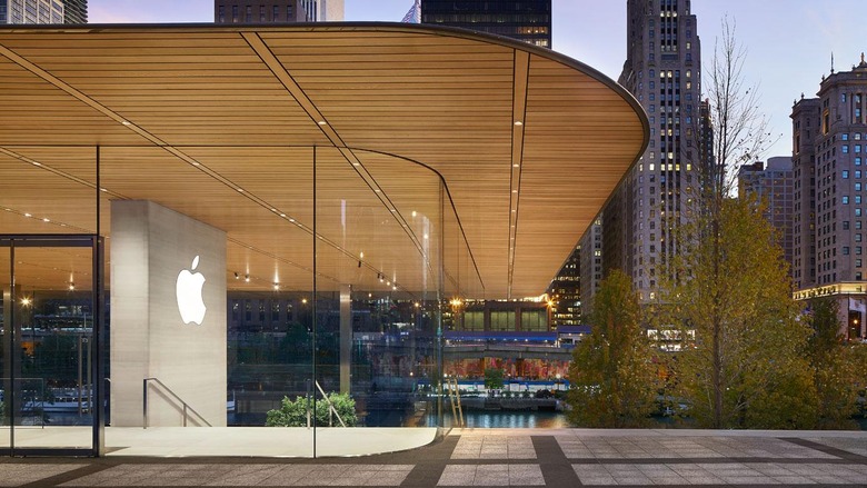 Apple Store in Chicago has a big winter design flaw