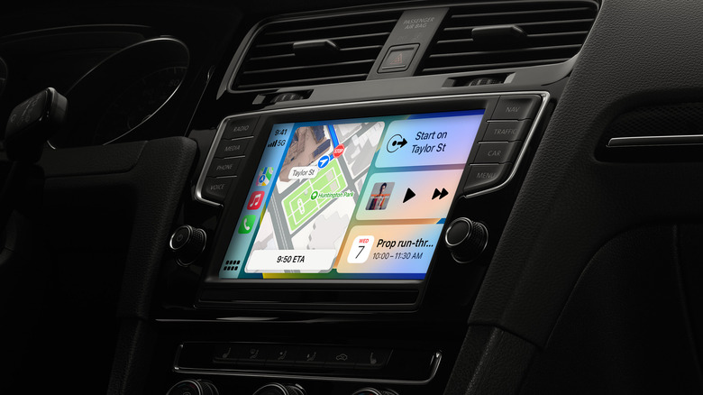 Apple CarPlay in car