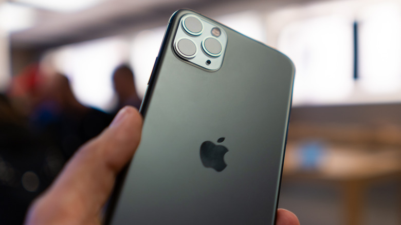 Apple is exploring a hardware subscription service.