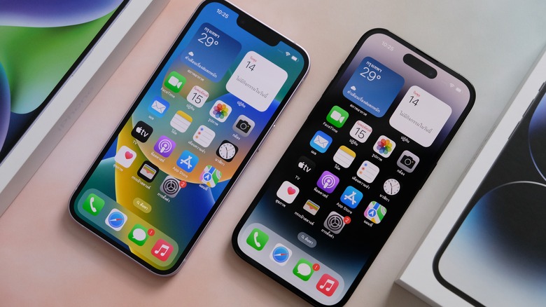two iPhone 14 models together