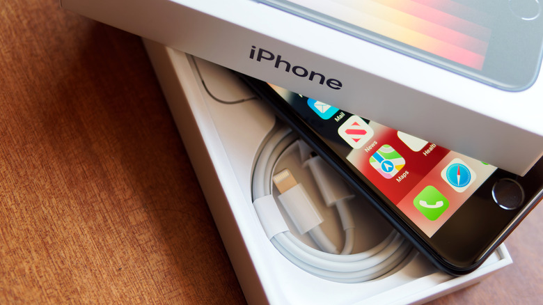 iPhone SE 5G in box