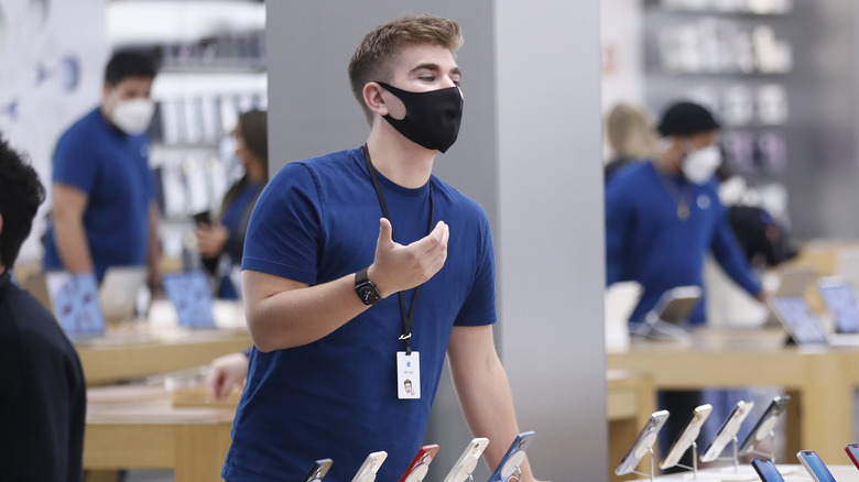 Apple Store Employees